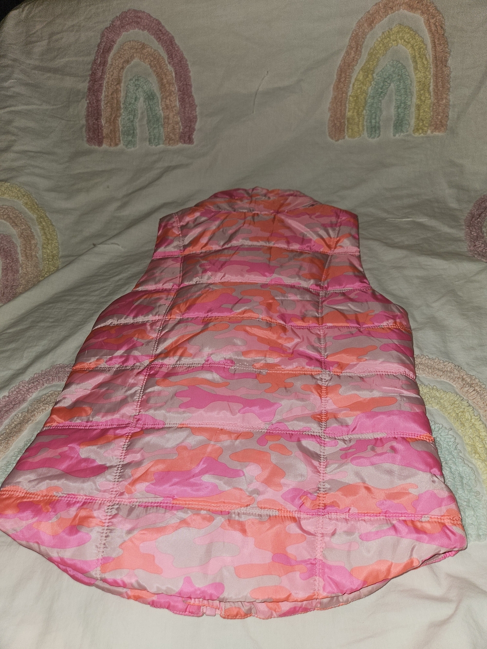 Pink & Coral Camo Puffer Vest - Girls - Picture 2 of 3
